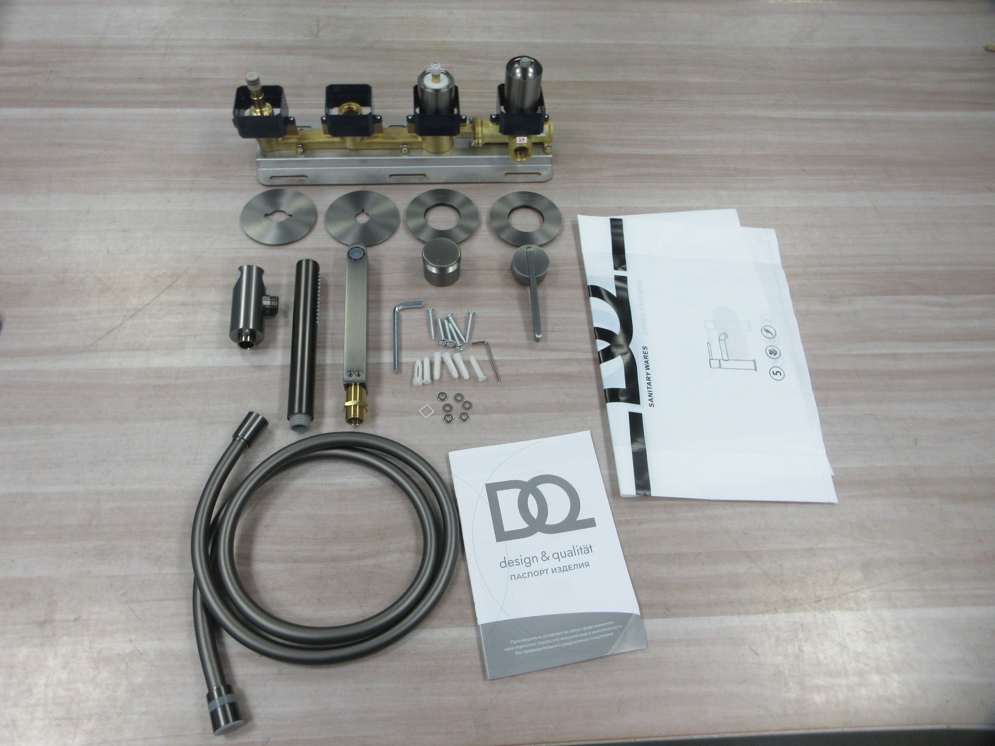 Смеситель для ванны настенный 4 отверстия DQ Bonn графит (DA1704806) - фото 6