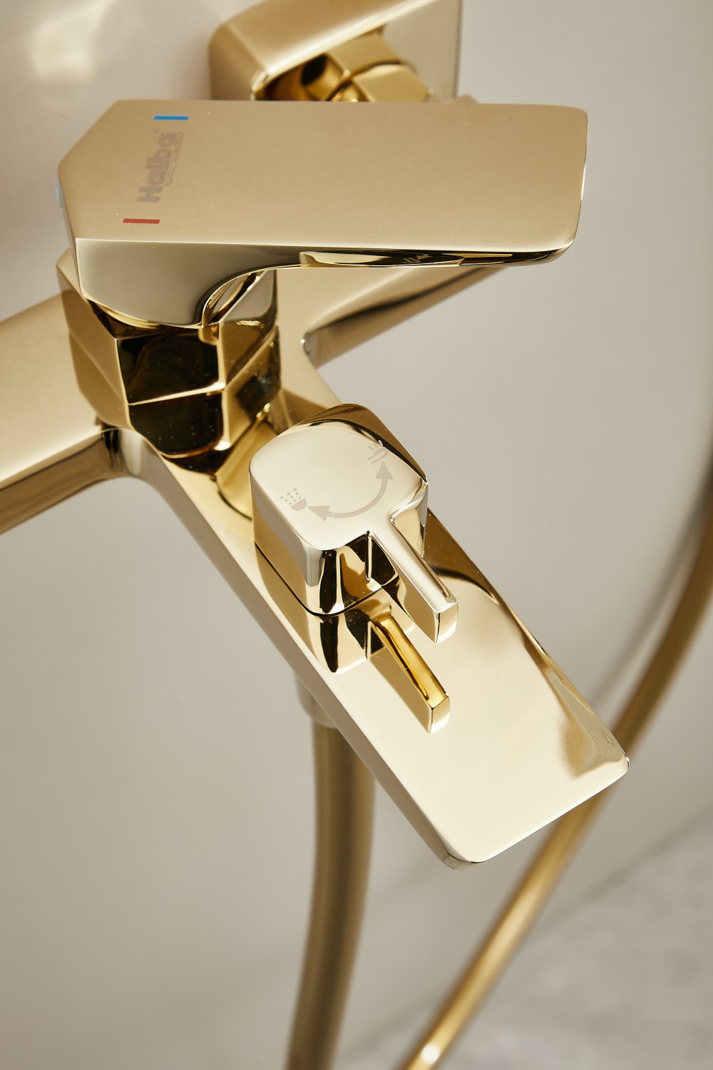 Смеситель для ванны HAIBA золотой (HB60726-5) - фото 2