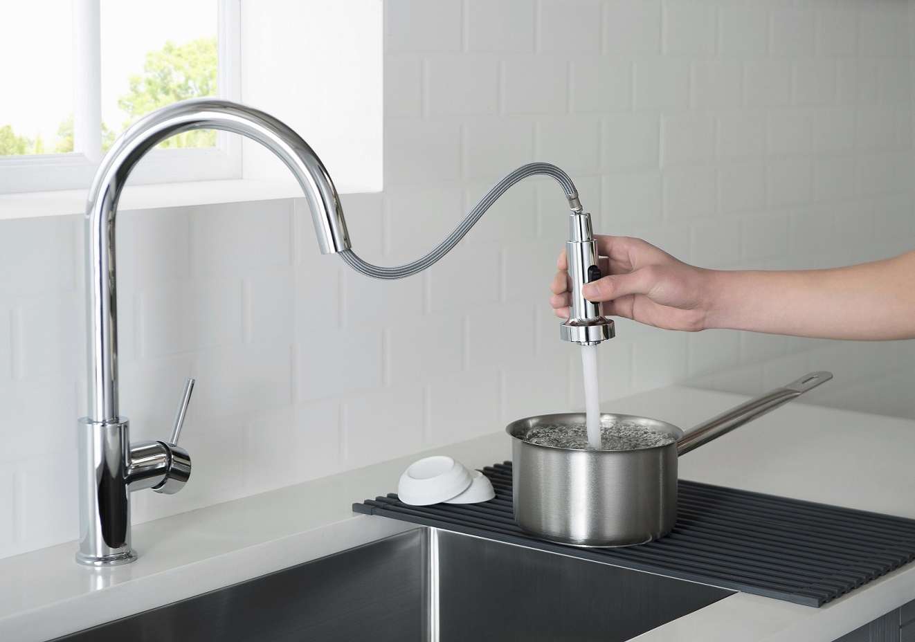 Смеситель для кухни с выдвижной лейкой Timo Saona хром (2316/00FL) - фото 4