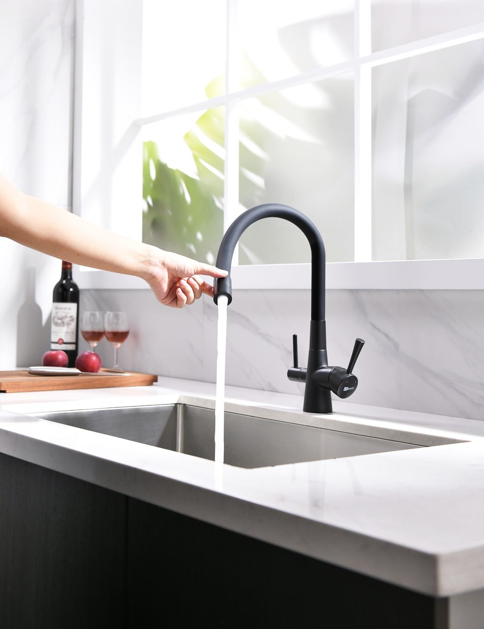 Смеситель для кухни Lemark Comfort с подключением к фильтру с питьевой водой (LM3075BL) Смеситель для кухни Lemark Comfort с подключением к фильтру с питьевой водой (LM3075BL) - фото 2
