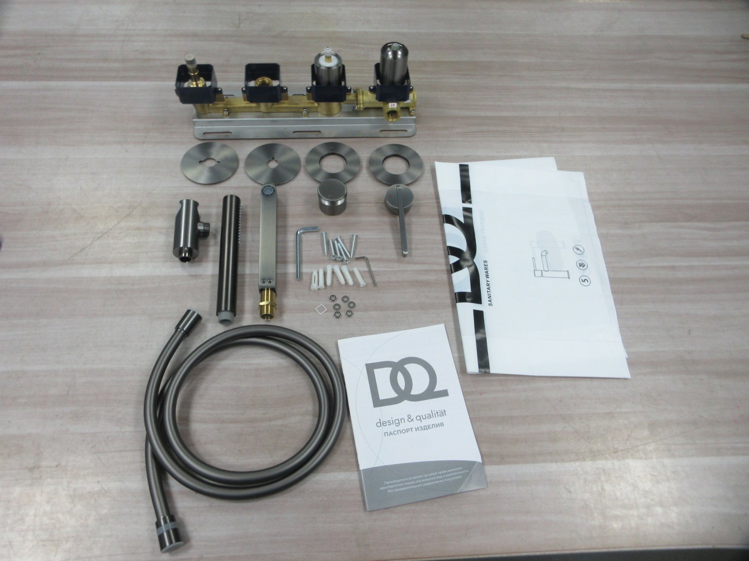 Смеситель для ванны настенный 4 отверстия DQ Bonn графит (DA1704806) - фото 4