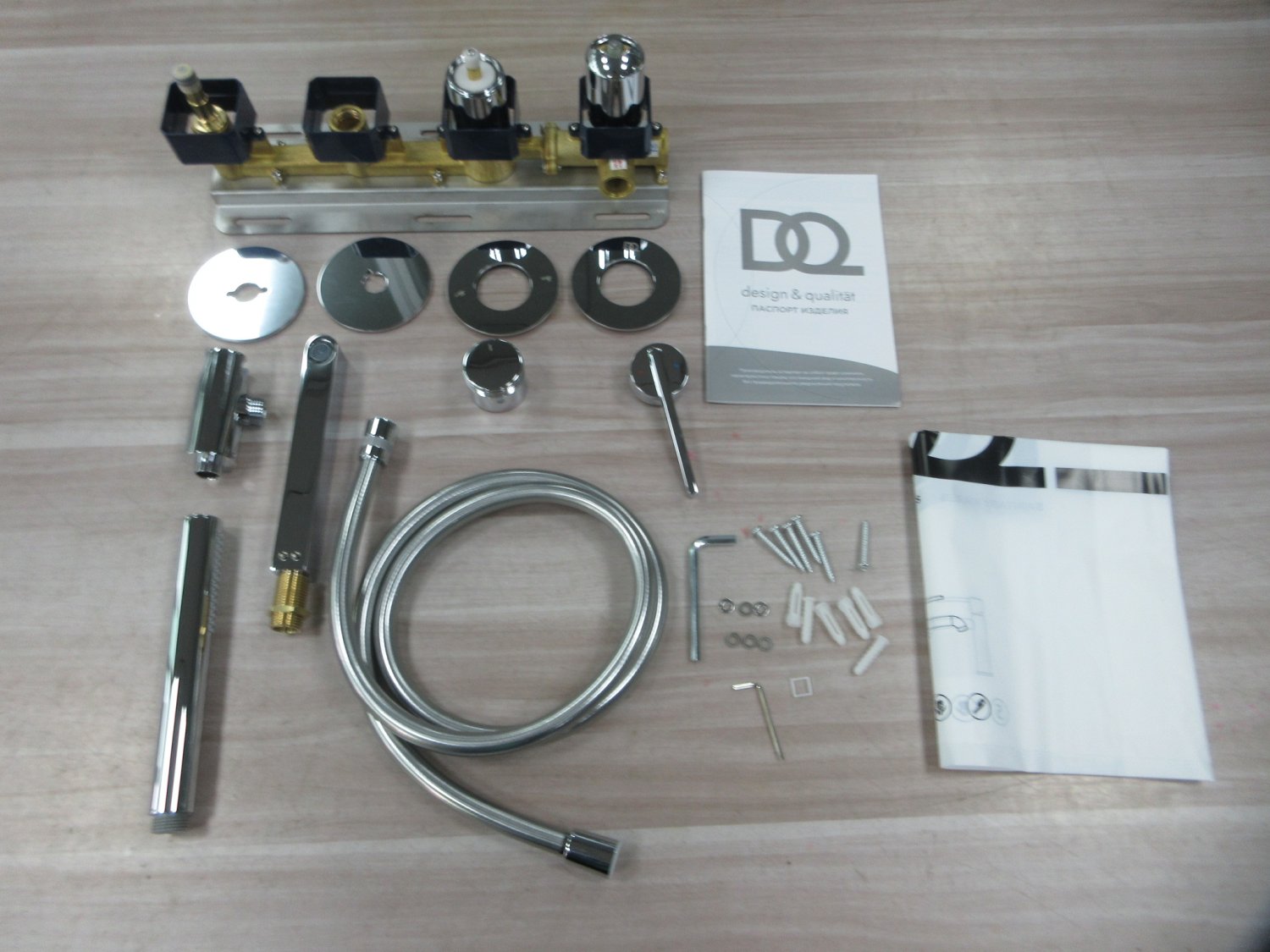 Смеситель для ванны настенный 4 отверстия DQ Bonn хром (DA1704801) - фото 4