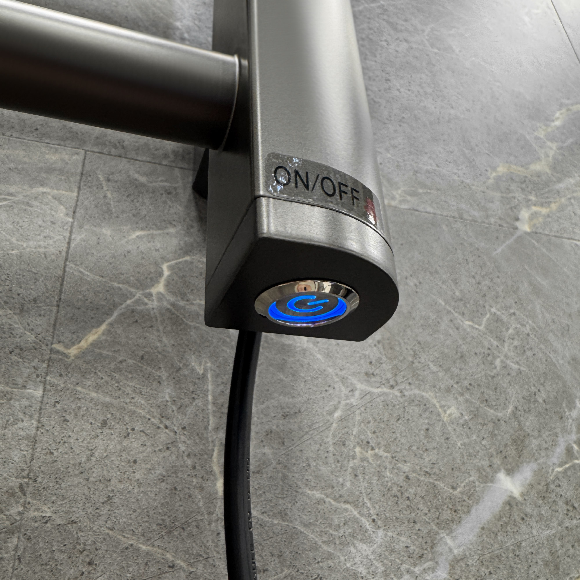 Полотенцесушитель электрический Fixsen UNIVERSAL 600х500 графит (FX-7200F) Полотенцесушитель электрический Fixsen UNIVERSAL 600х500 графит (FX-7200F) - фото 4