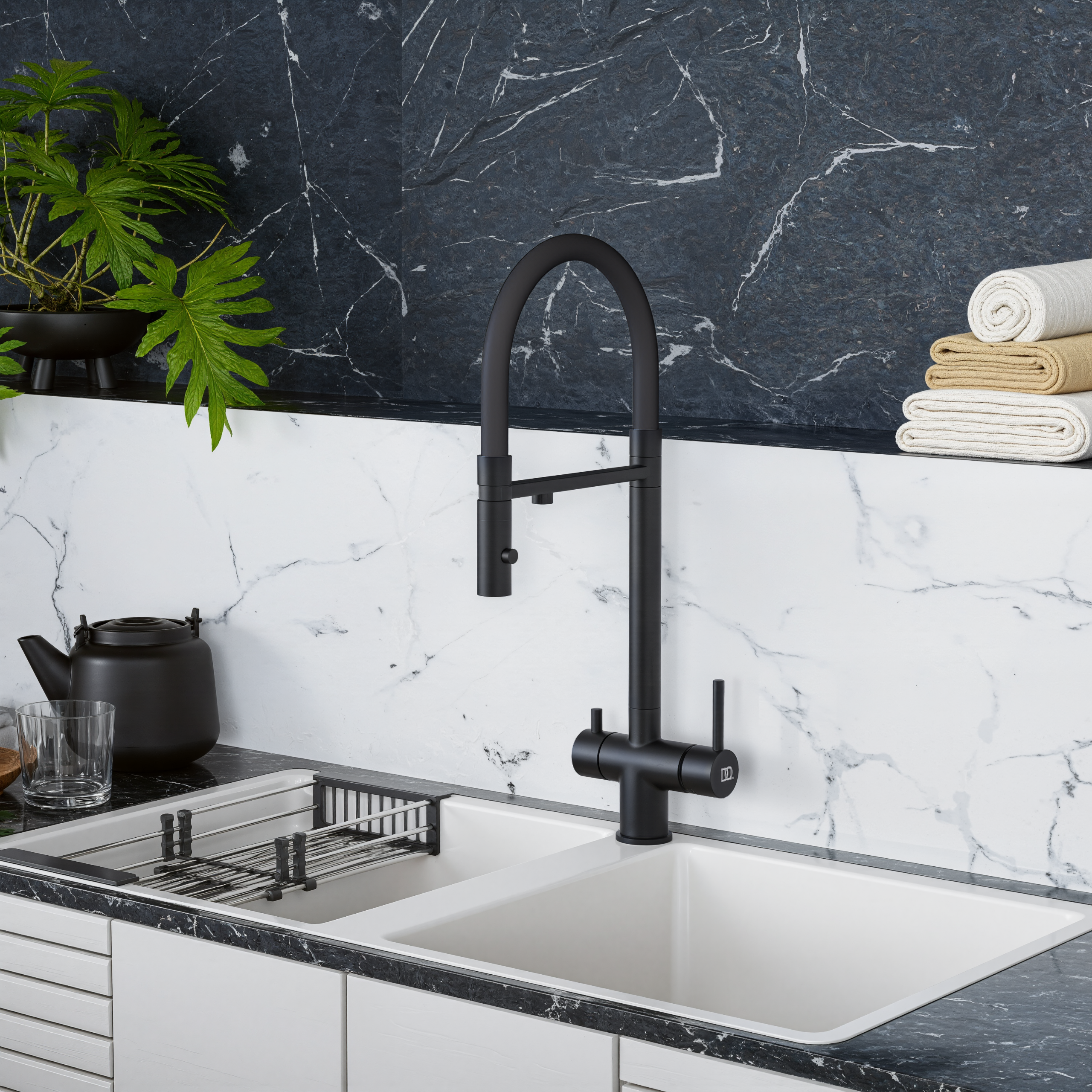 Смеситель для кухонной мойки DQ с фильтром черный (DA1462505Black) - фото 2