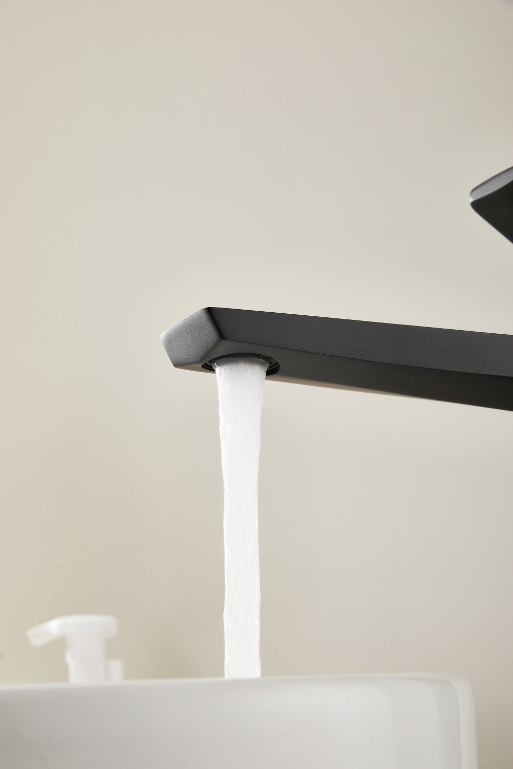 Смеситель для раковины HAIBA черный (HB11726-7) - фото 2