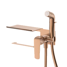 Смеситель с гигиеническим душем и полкой DQ Дюссельдорф (Düsseldorf) брош.розовый (DA1724543)
