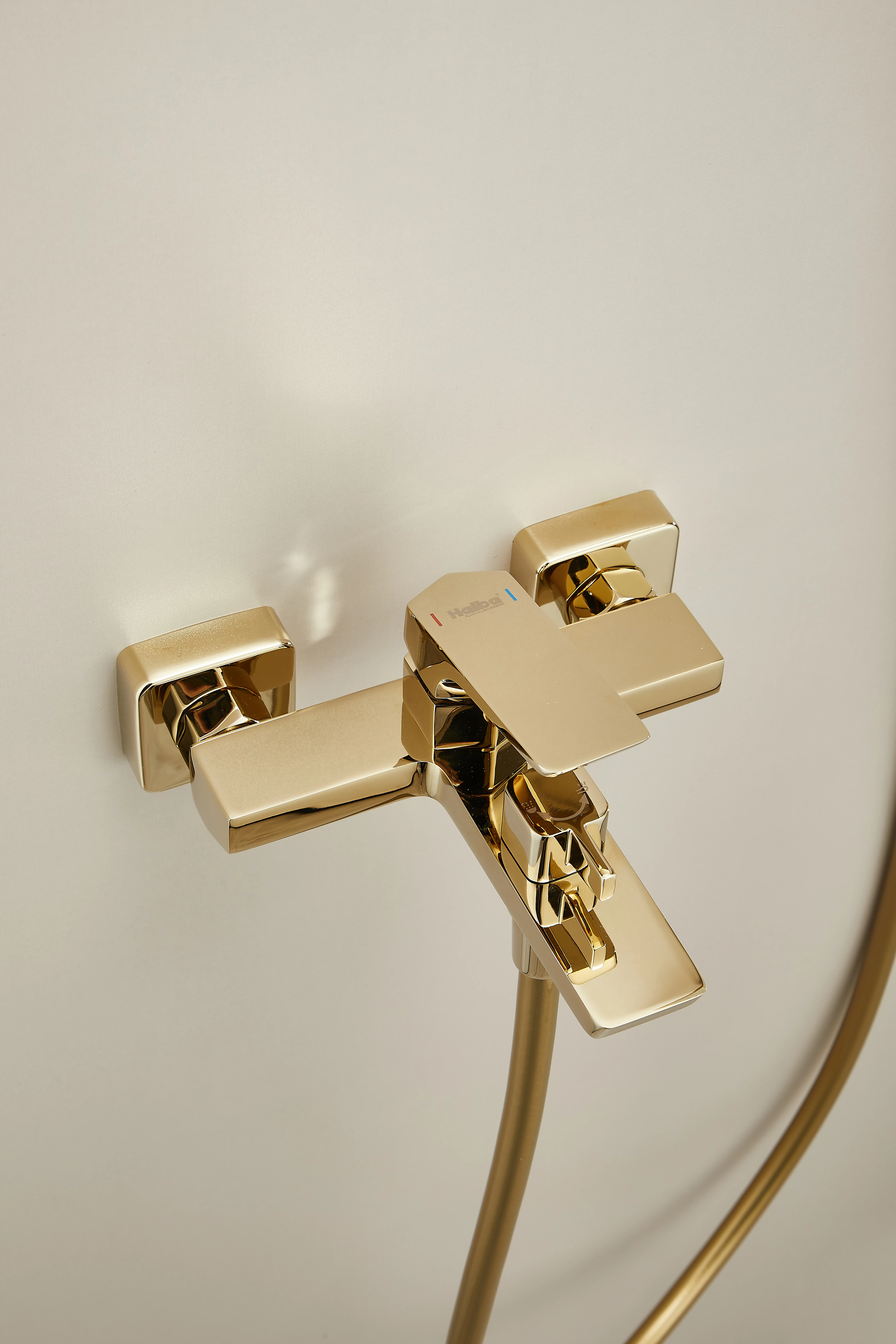 Смеситель для ванны HAIBA золотой (HB60726-5) Смеситель для ванны HAIBA золотой (HB60726-5) - фото 5