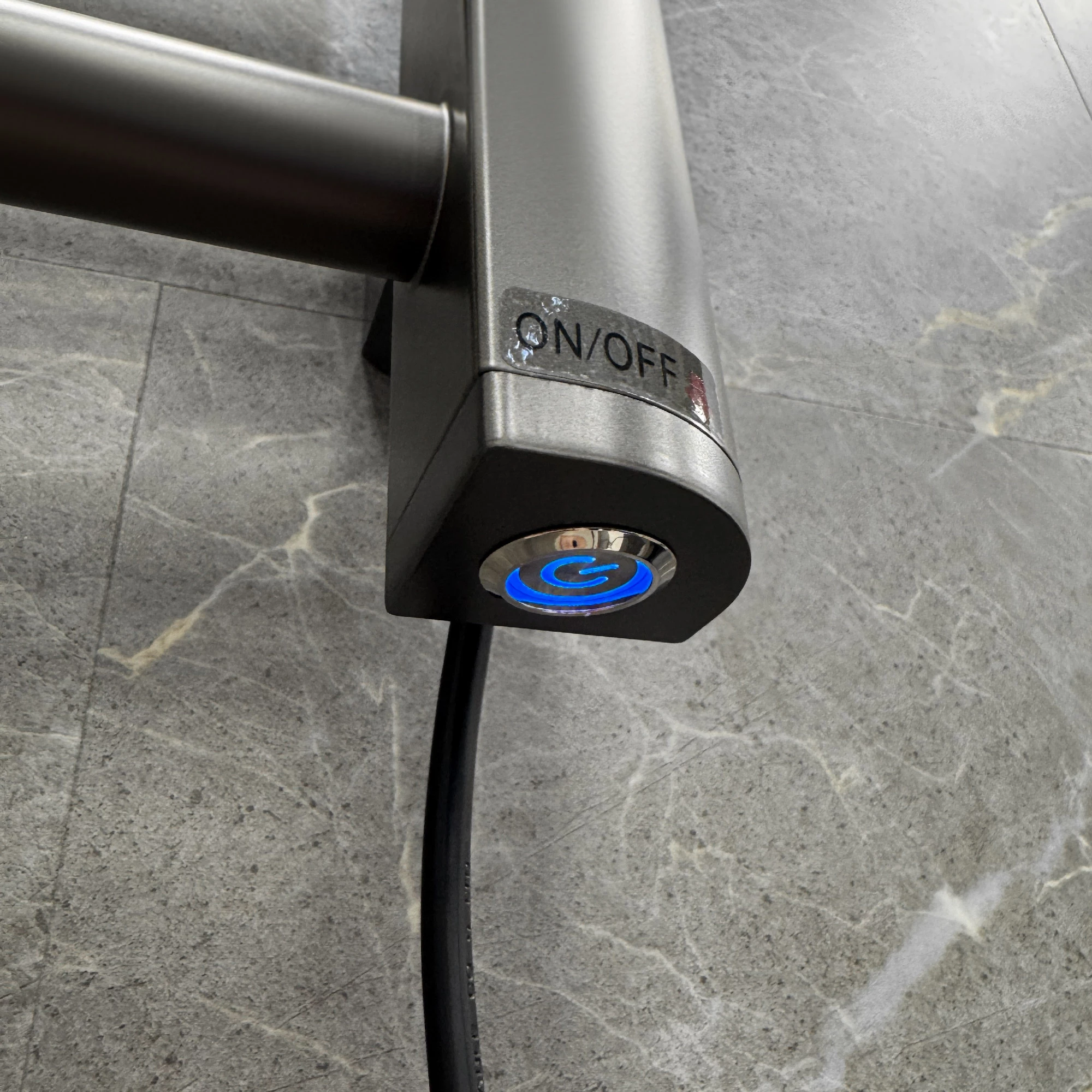 Полотенцесушитель электрический Fixsen UNIVERSAL 600х500 графит (FX-7200F) Полотенцесушитель электрический Fixsen UNIVERSAL 600х500 графит (FX-7200F) - фото 4