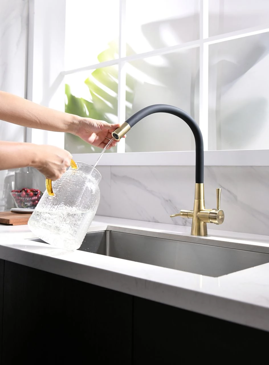 Смеситель для кухни Lemark Comfort с подключением к фильтру с питьевой водой (LM3075B) Смеситель для кухни Lemark Comfort с подключением к фильтру с питьевой водой (LM3075B) - фото 2