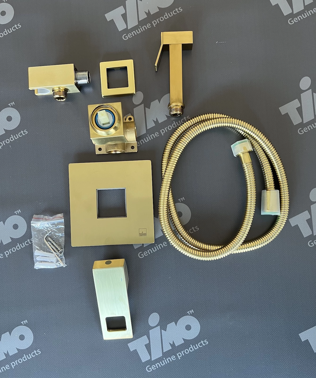 Смеситель встроенный с гигиеническим душем Timo Briana (7189/17SM) золото матовое - фото 3
